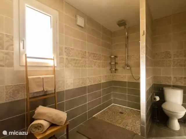 Aurélia Sarlat | France, Dordogne, Sarlat-la-Canéda - maison de vacances salle de bains