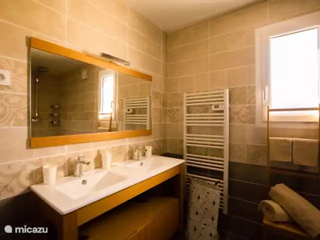 Aurélia Sarlat | France, Dordogne, Sarlat-la-Canéda - maison de vacances salle de bains