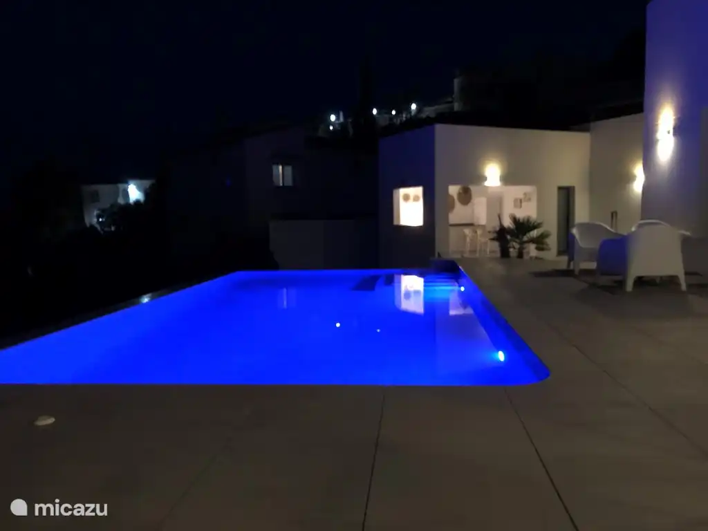 Piscine la nuit