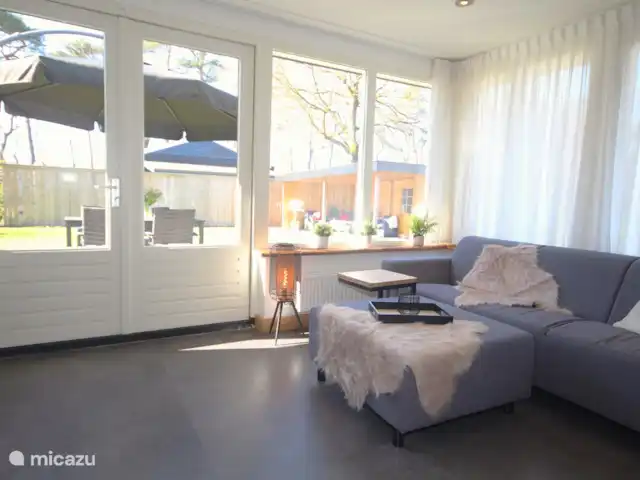 Bungalow Bavelds Home incl. Airco huren in Nederland, Overijssel, Denekamp - bungalow Vanuit de woonkamer heeft u een prachtig uitzicht over de royale tuin.