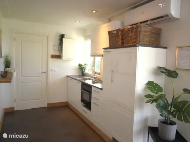 Bungalow Bavelds Home incl. Airco huren in Nederland, Overijssel, Denekamp - bungalow Keuken met alle moderne inbouw apparatuur en kookbenodigdheden.