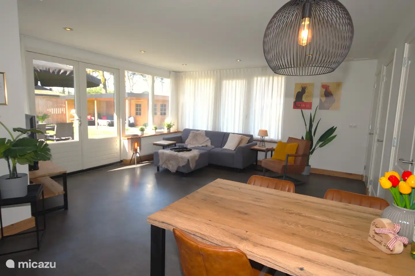 Salon/table à manger.