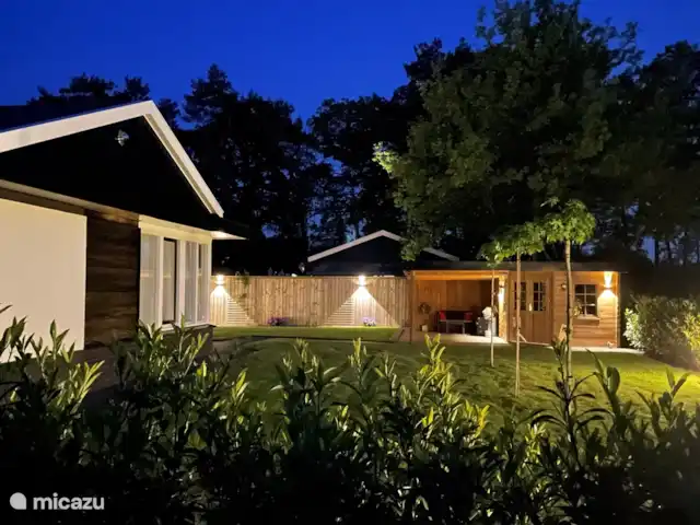 Bungalow Bavelds Home incl. Airco huren in Nederland, Overijssel, Denekamp - bungalow Prachtig verlichte tuin.
