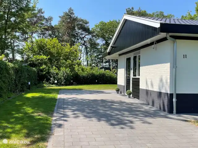 Bungalow Bavelds Home incl. Airco huren in Nederland, Overijssel, Denekamp - bungalow Parkeren direct bij de bungalow.