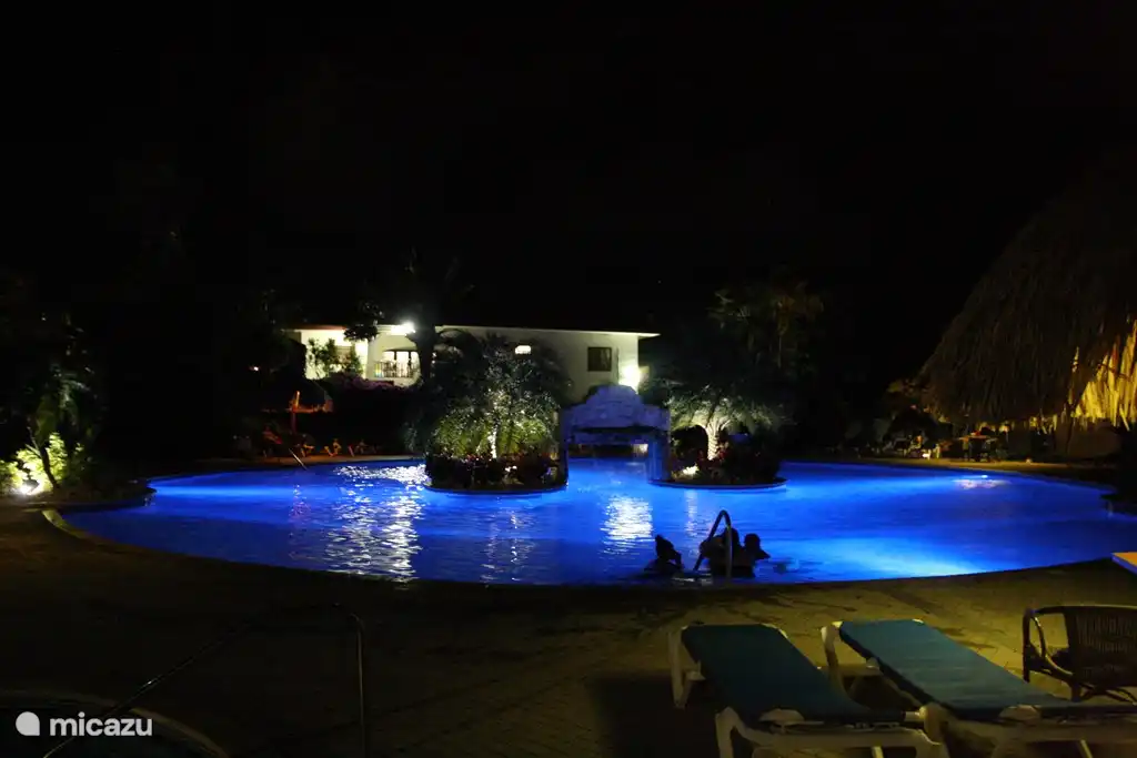 Piscina por la tarde