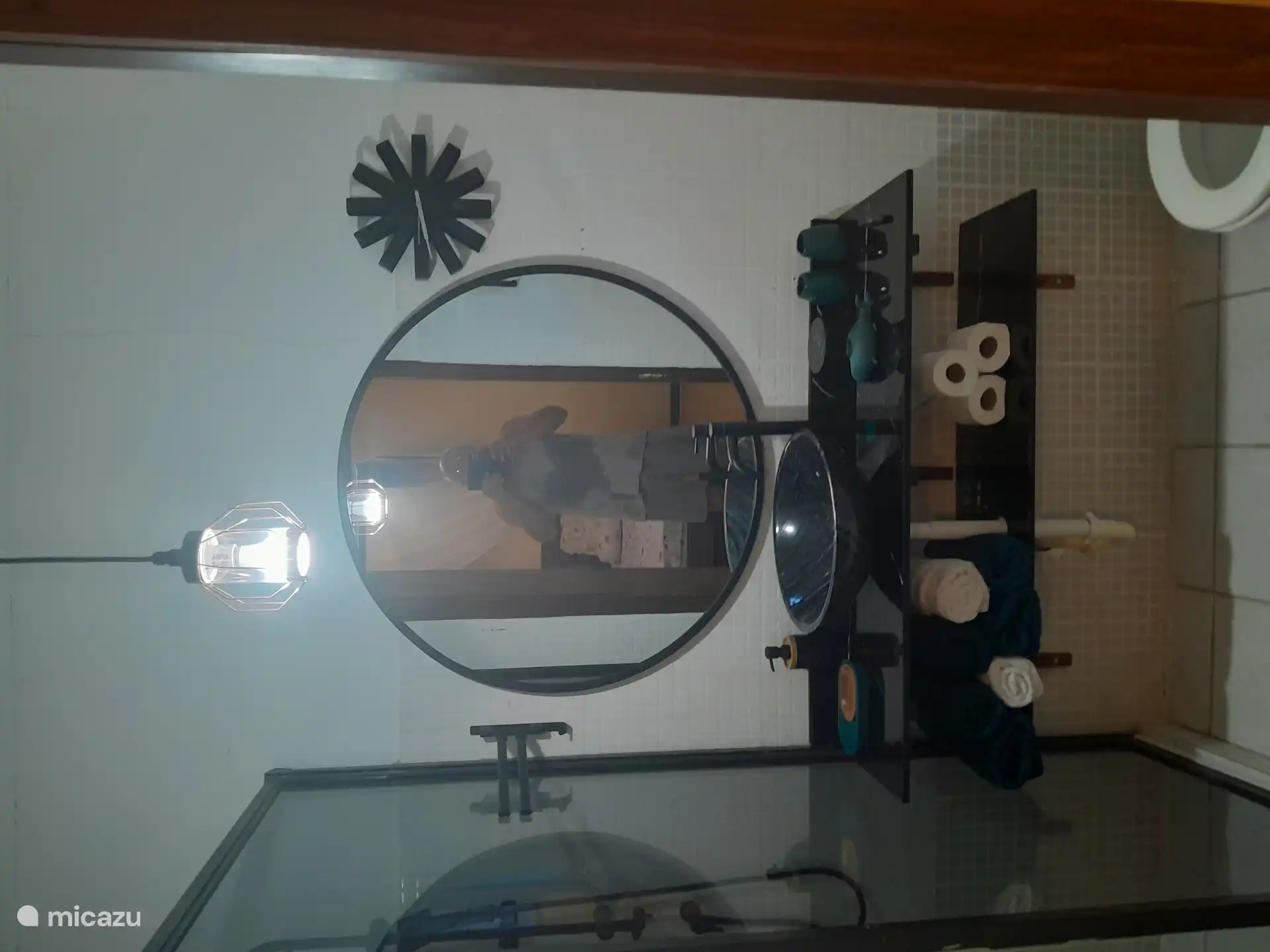 Hauptschlafzimmer, renoviertes Badezimmer.