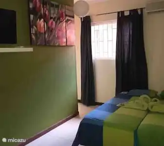 Caiquetio, das 2. Schlafzimmer mit 2 kleinen Einzelbetten und Netzwerk-TV. Dieser Raum kann gegen Aufpreis auch genutzt werden.