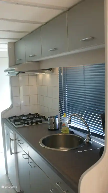 Die Küche ist komplett ausgestattet