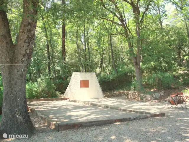Villa Lou Jas | France, Var, Bagnols-en-Forêt - villa Le terrain de pétanque avec le stand de tir à l'arc à côté