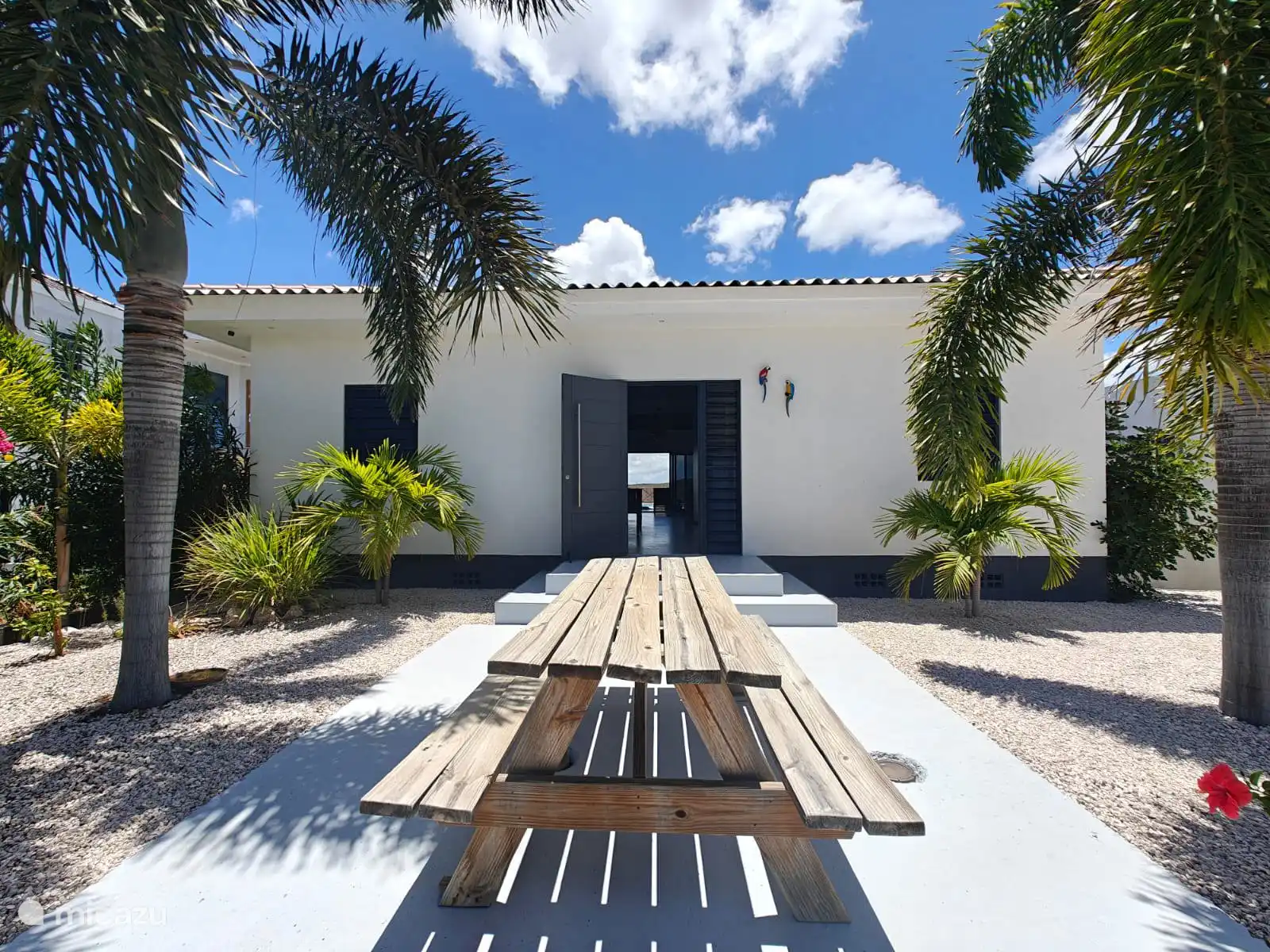 Voorhuis met zitbank