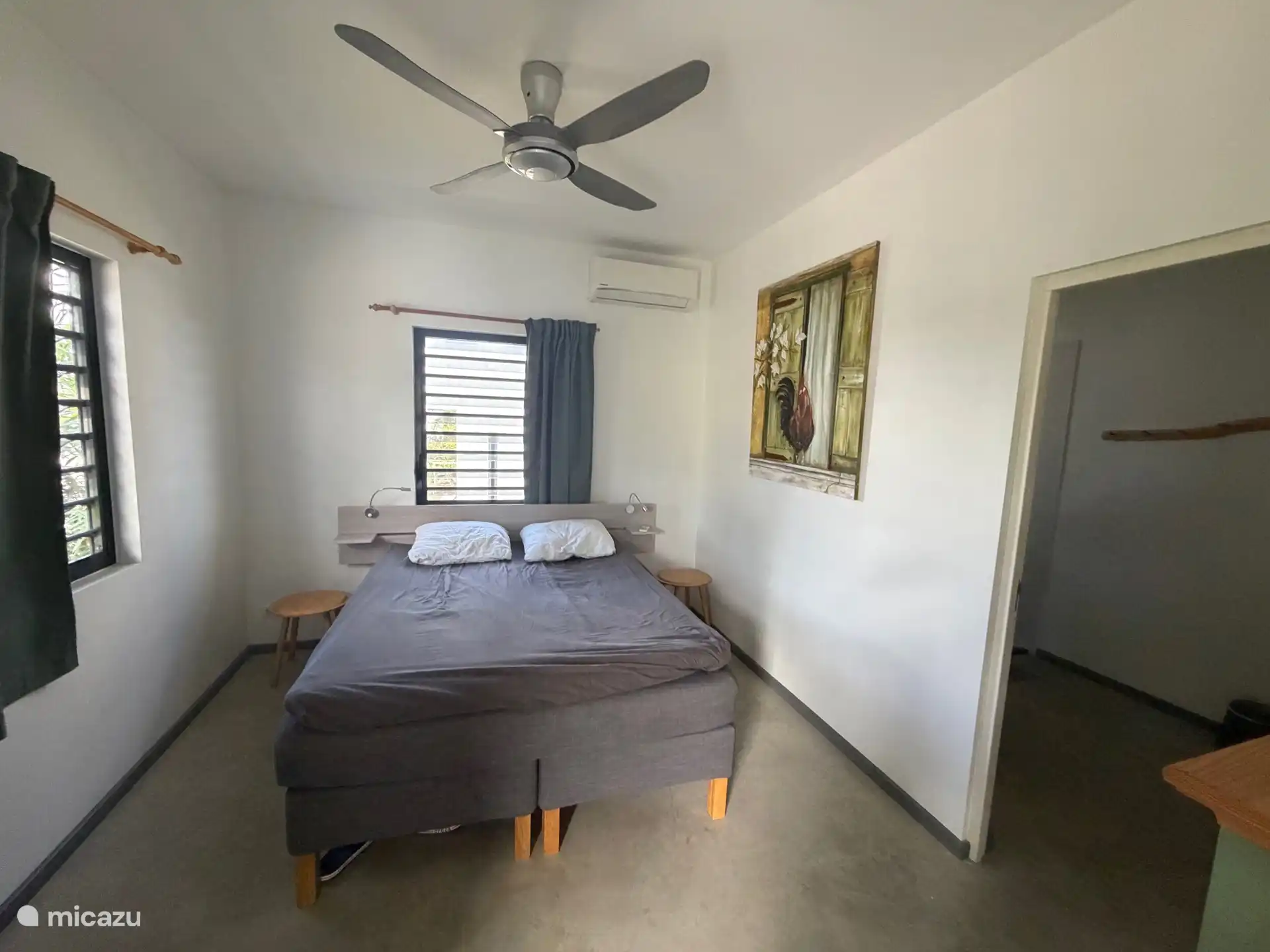 Slaapkamer 1 met douche en toilet 