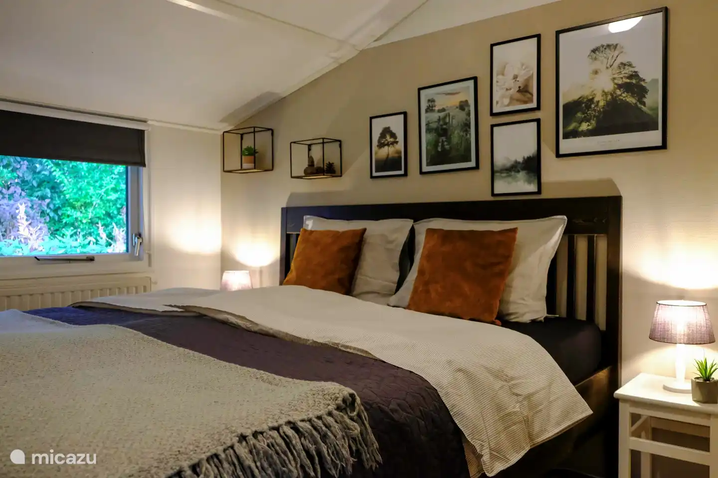 Spend the night in this spacious double room. The beds can be separated. A good night's sleep guaranteed.