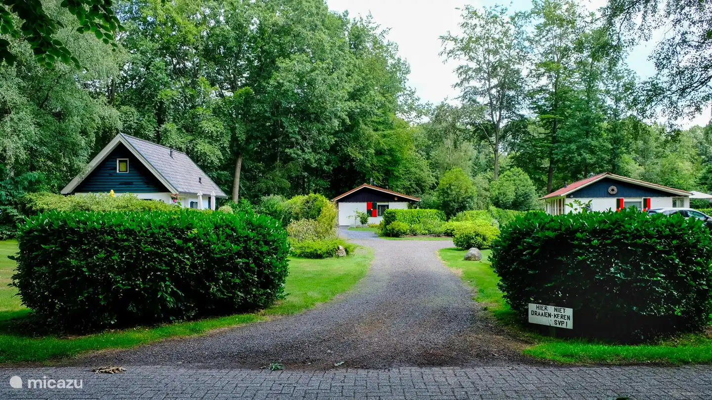 Driveway to Huisje 78.