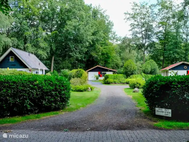 Huisje 78 in Drenthe huren in Nederland, Drenthe, Exloo - bungalow Oprijlaan naar Huisje 78 toe.