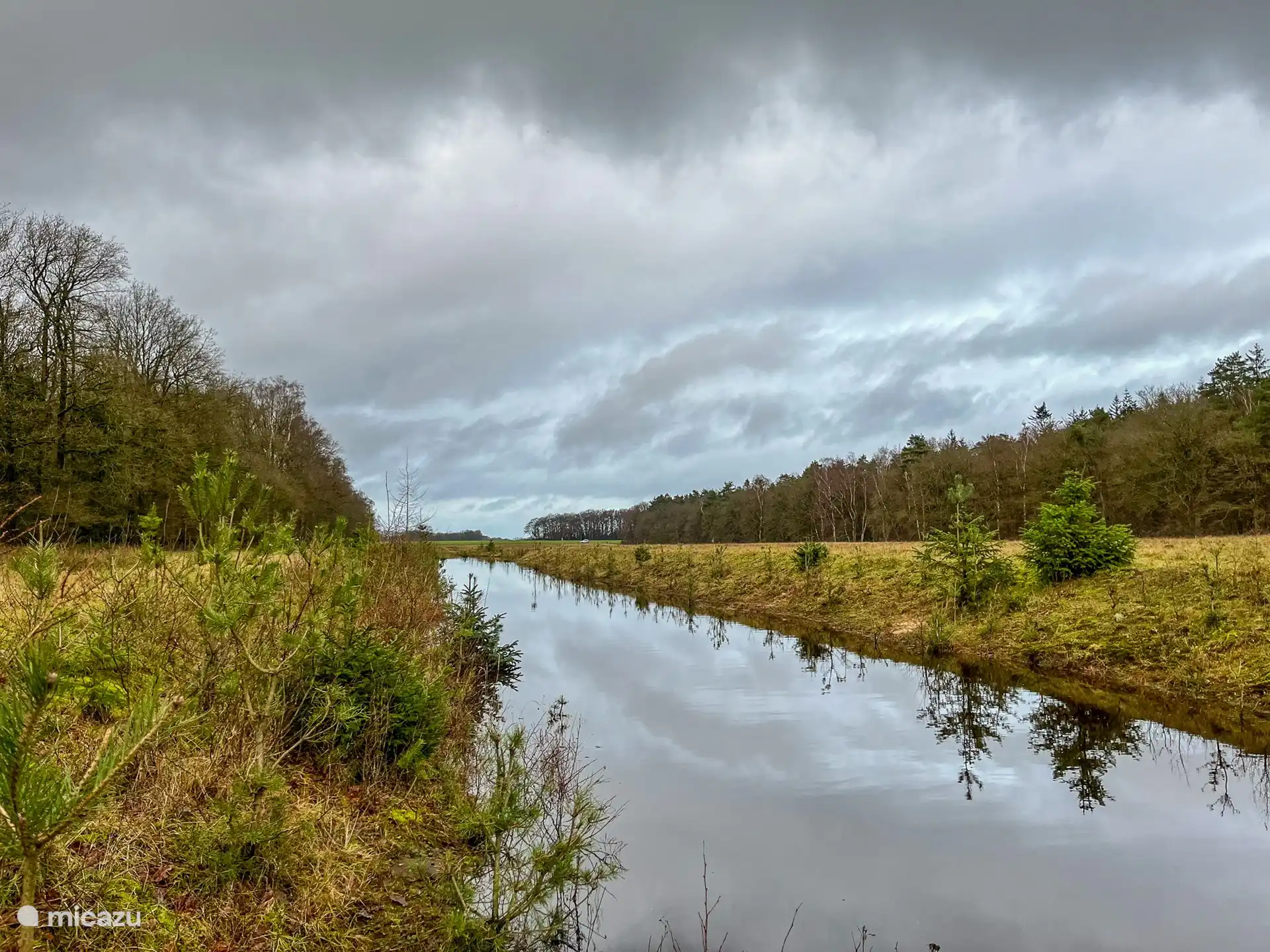 Within walking distance of the cottage you are in the Hunzebos, where you can enjoy the beautiful nature of Drenthe.