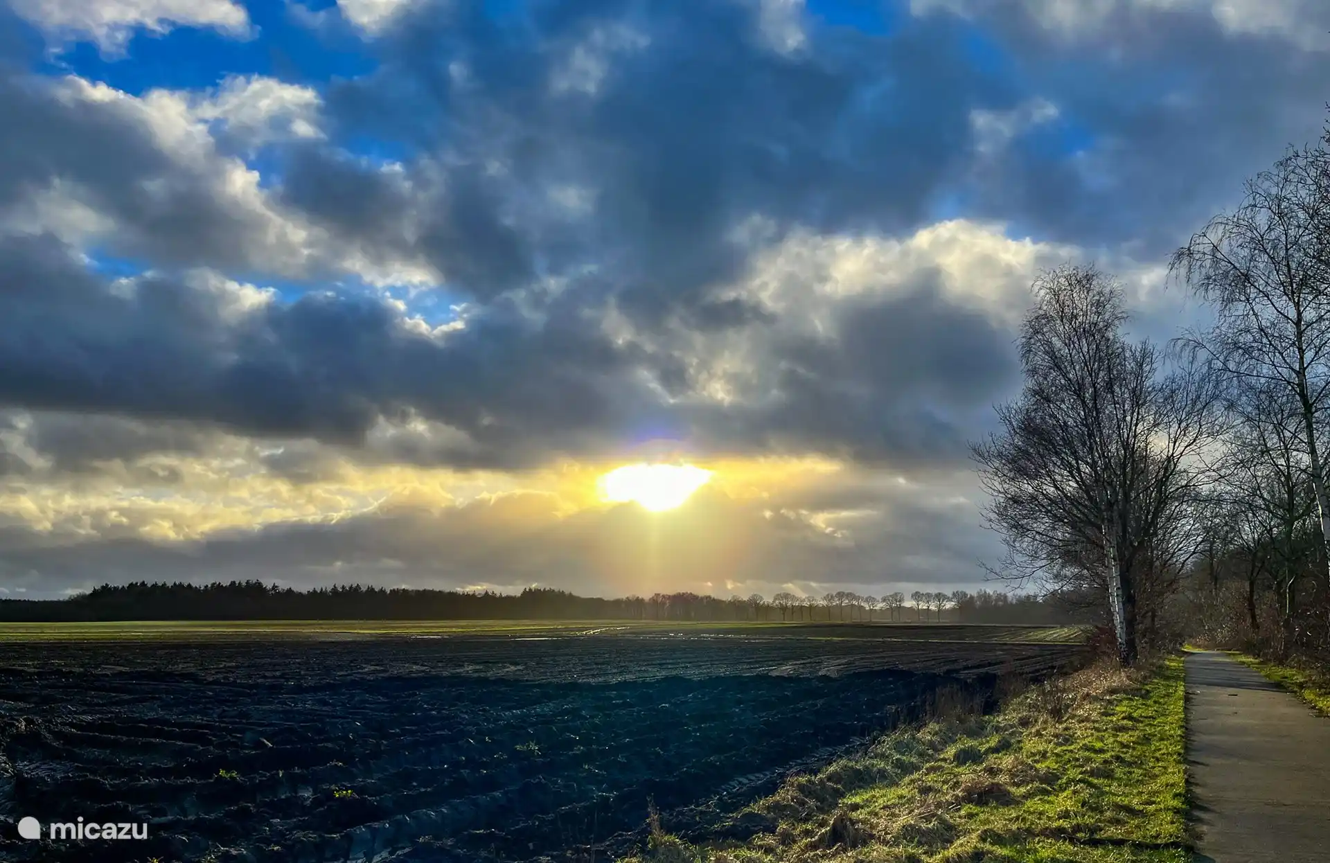 Within walking distance of the cottage you are in the Hunzebos, where you can enjoy the beautiful nature of Drenthe.