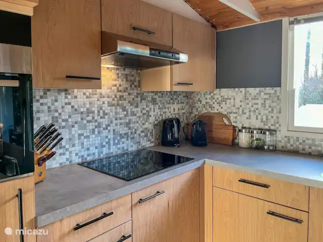 Huisje 78 in Drenthe huren in Nederland, Drenthe, Exloo - bungalow Ruim opgezette keuken, voorzien van alle gemakken. Van een Nespresso koffie apparaat tot een Bosch combimagnetron en een groot aanrechtblad.