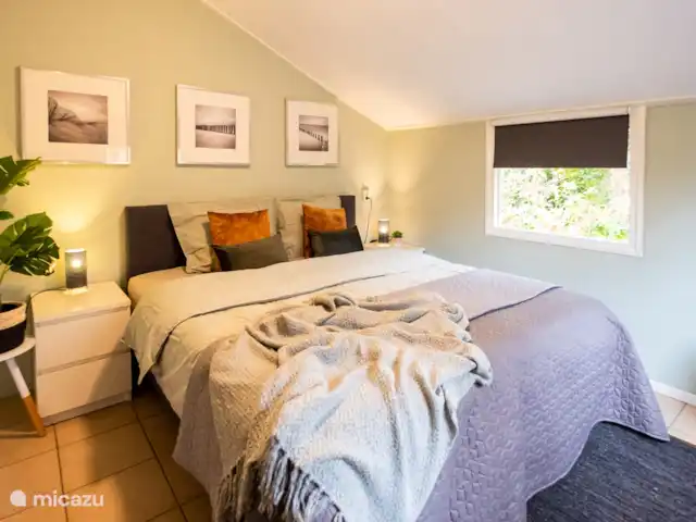 Huisje 78 in Drenthe huren in Nederland, Drenthe, Exloo - bungalow Een lichte ruime tweepersoonskamer met een groot bed. Vanuit bed kan je heerlijk genieten van de tuin.