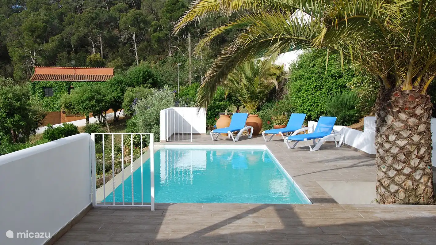 Pool-Blick von der Speiseterrasse