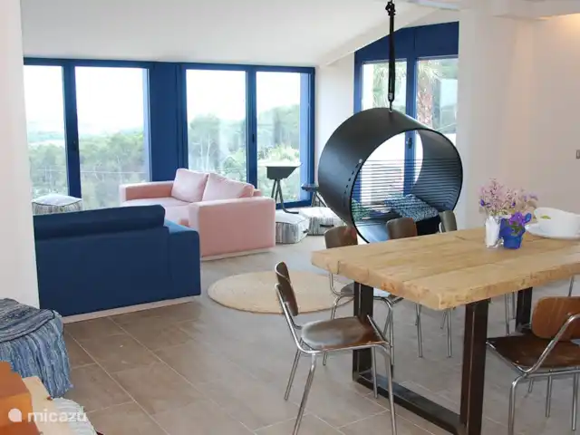 Location de Vacances Espagne, Costa Brava, Palamos, villa - Manuki Mas Costa Brava Villa Table à manger intérieure et salon