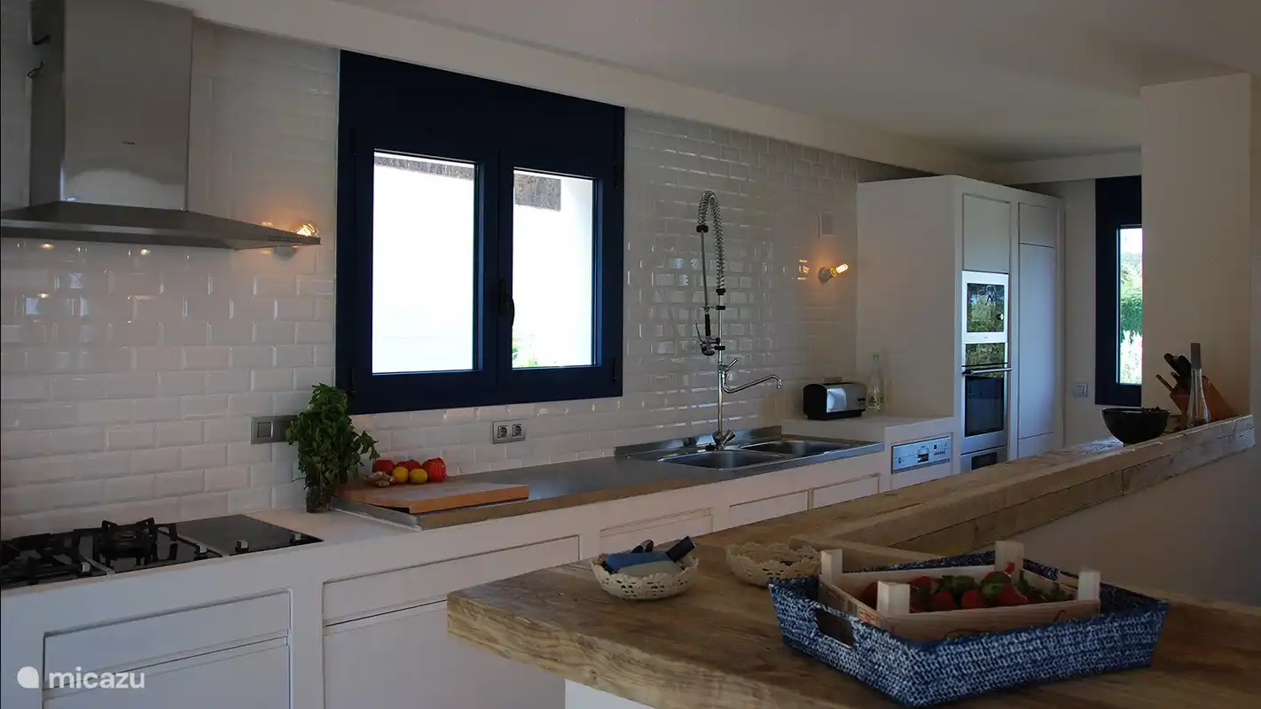 Küchenansicht mit Herdplatte