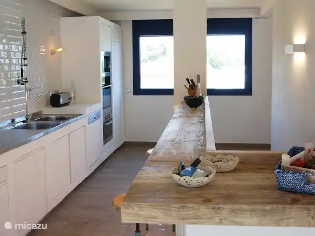 Location de Vacances Espagne, Costa Brava, Palamos, villa - Manuki Mas Costa Brava Villa Vue cuisine avec bar