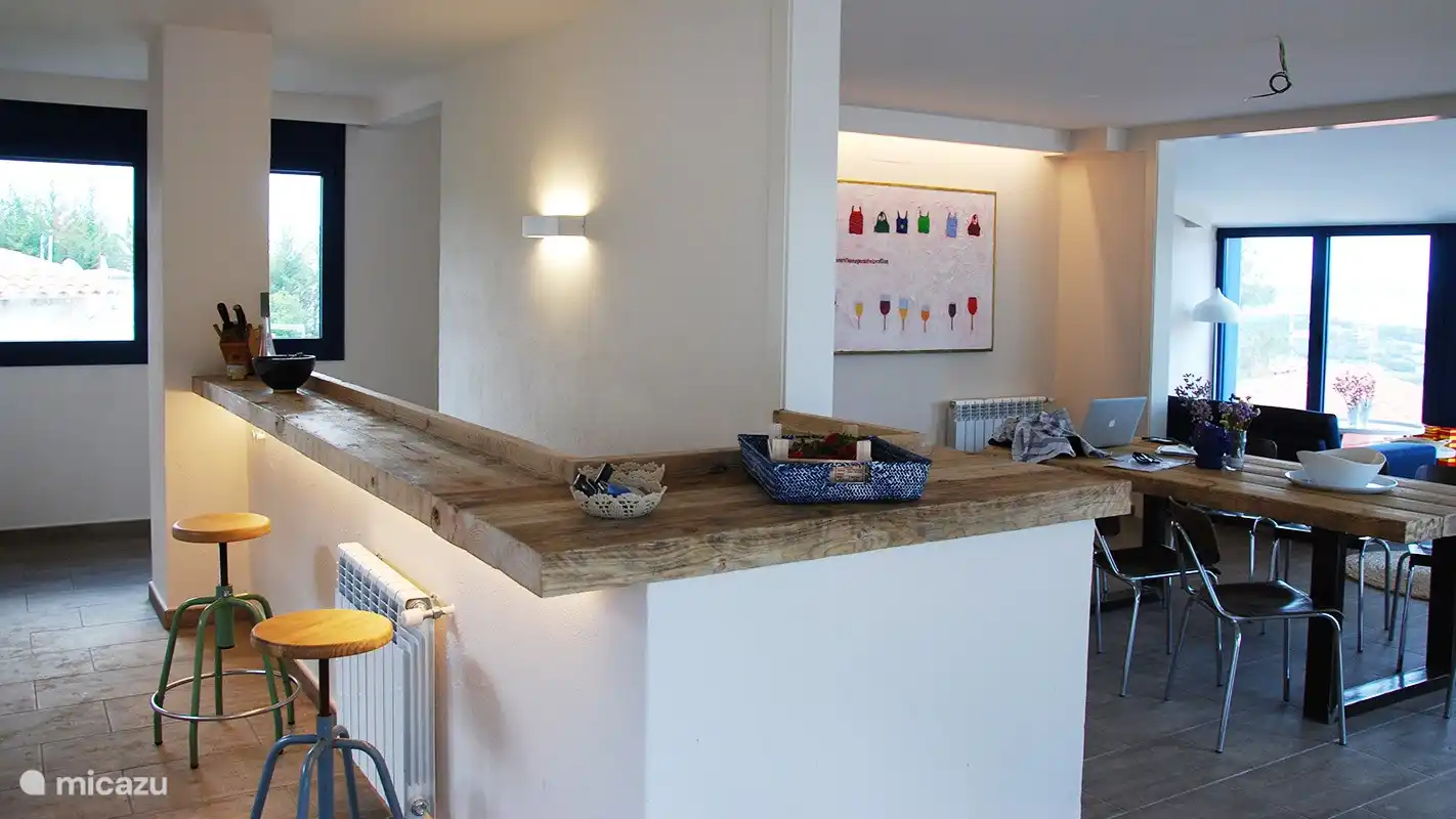 Ansicht der Küche mit Essbereich