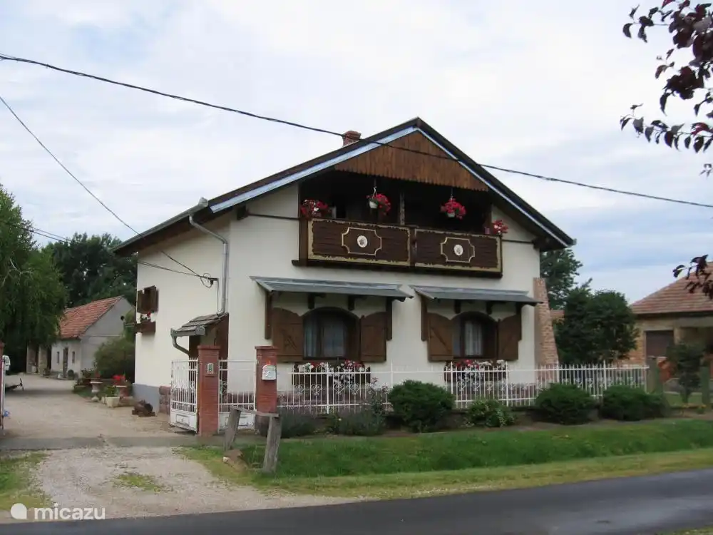 Rent Blessed country house Hungary in Hollád, Somogy. Micazu