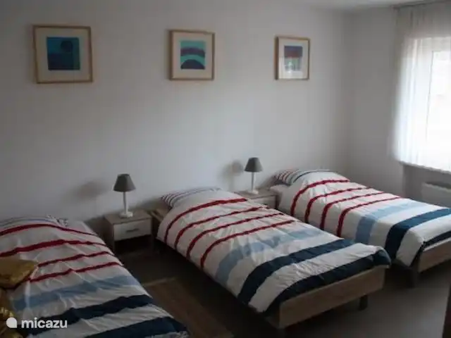 Location de Vacances Allemagne, Moselle, Liesenich, appartement - Appartement 2 Haus Buchholz Chambre avec 3 lits simples