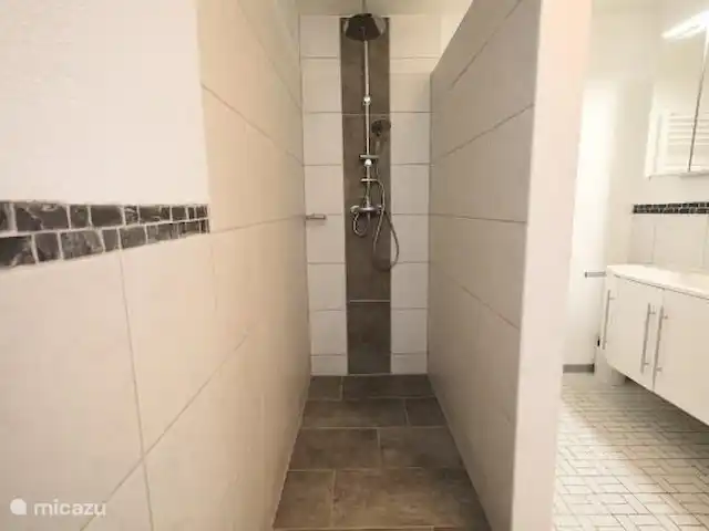 Location de Vacances Allemagne, Moselle, Liesenich, appartement - Appartement 2 Haus Buchholz Douche à l'italienne