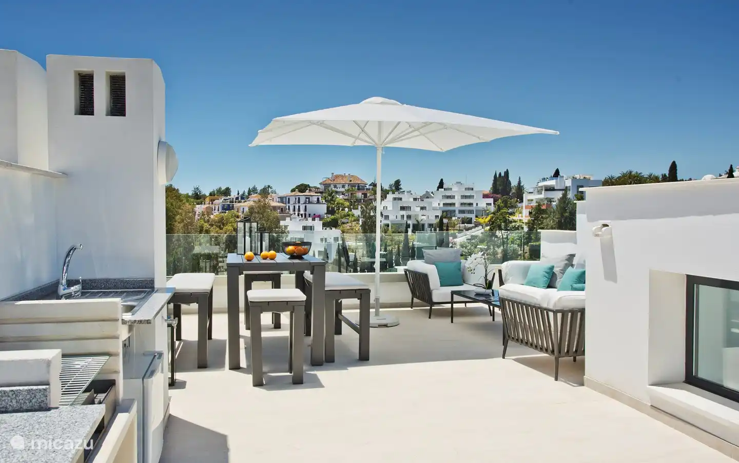 Toit terrasse avec cuisine extérieure