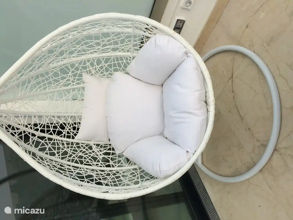 Siège lounge sur la terrasse de la chambre principale