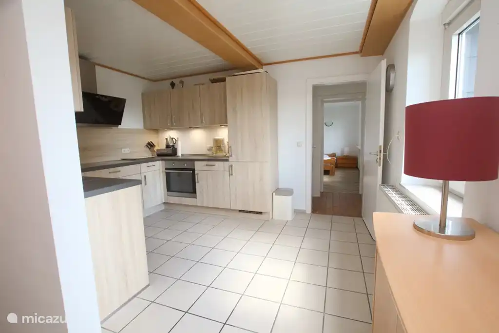 Cocina con acceso al dormitorio