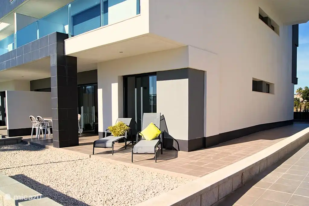 terrasse sud avec transats