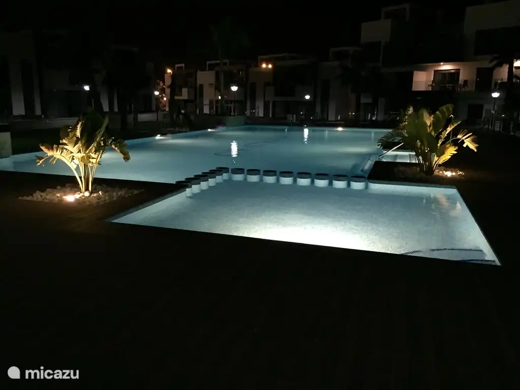 piscine illuminée