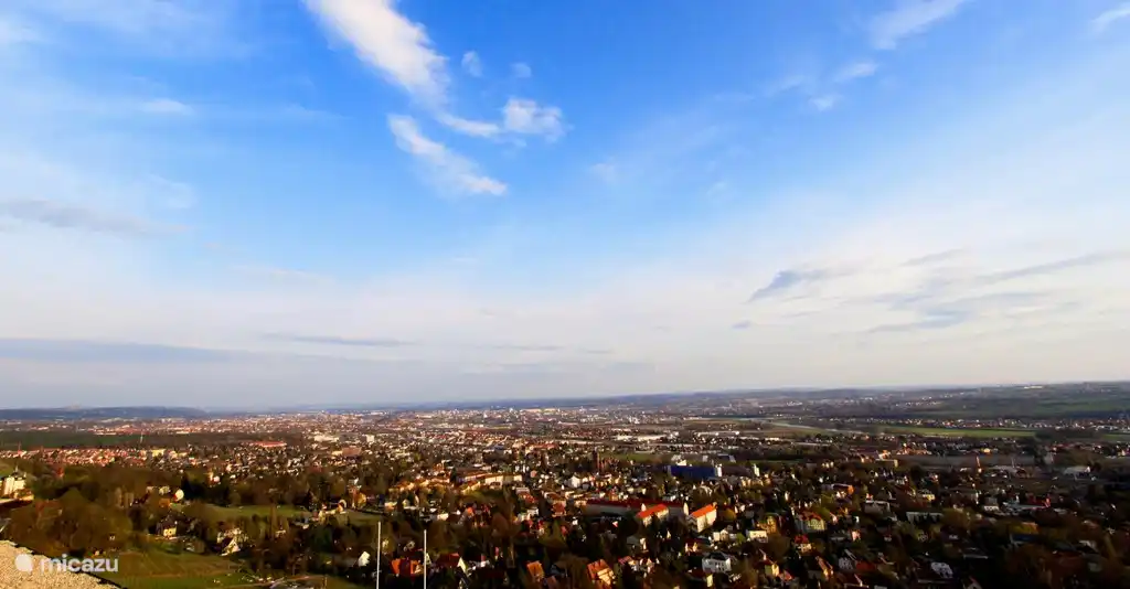 Ansicht von Dresden vom Spitzhaus in Radebeul in den Weinbergen