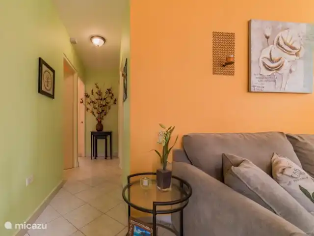 Cas Trupial - Villa con piscina en Aruba, Paradera, Paradera - villa Pasillo a dormitorios y baño general