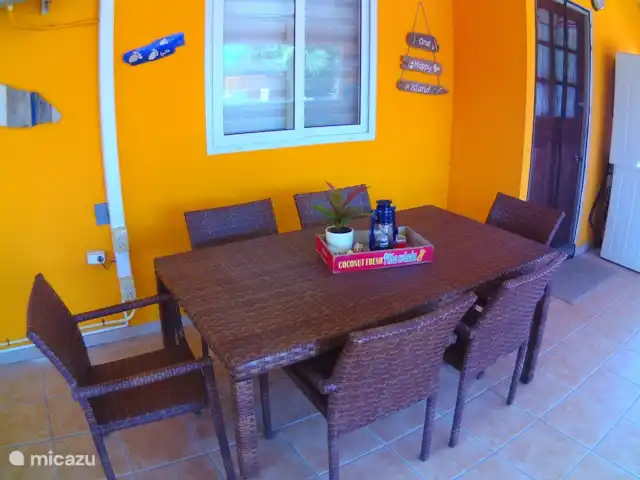 Cas Trupial - Villa con piscina en Aruba, Paradera, Paradera - villa Mesa de comedor en la veranda