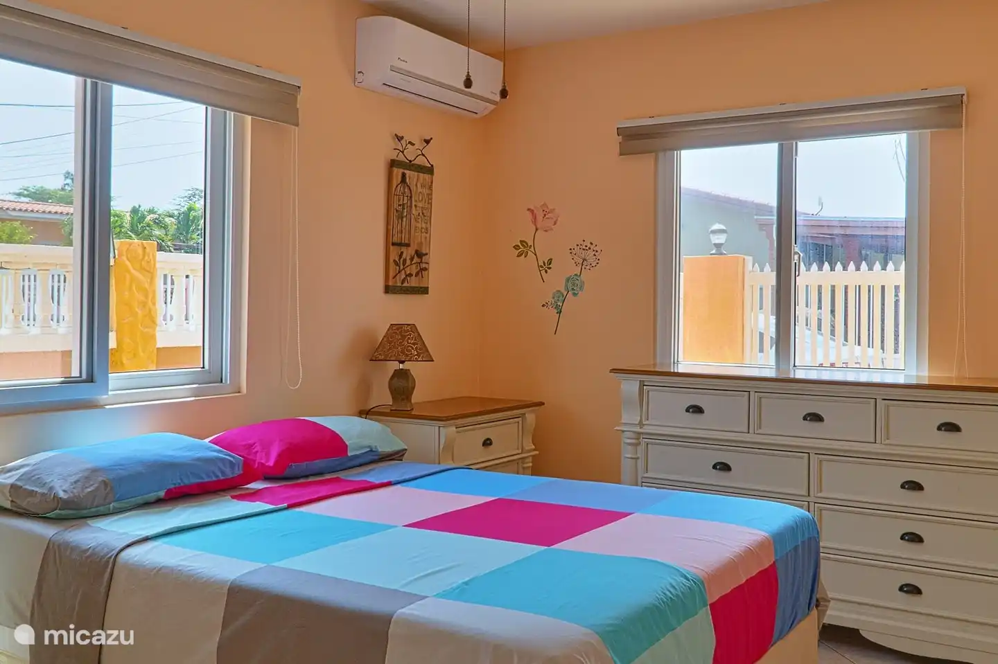 Master bedroom met een queensize bed (1,60)