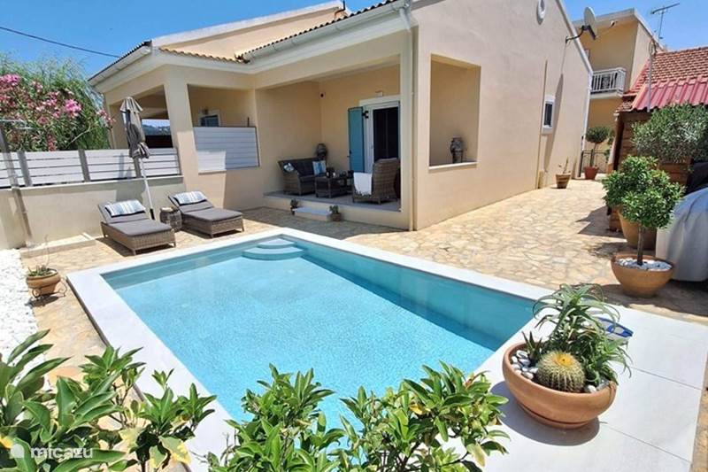 Vakantiehuis Griekenland, Corfu, Agios Georgios zuid Vakantiehuis Daffodil mini villa - privé zwembad