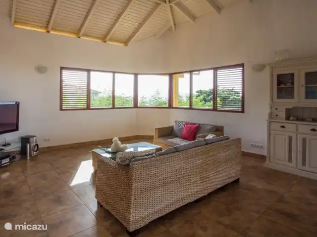 Villa Sandmarie | Curaçao, Banda Ariba (est), Cas Grandi - villa Salon avec télévision