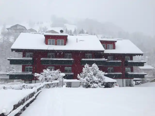 Mellau Apartamento 322 en Austria, Vorarlberg, Mellau  - apartamento Vista trasera Apartamento Mellau. El apartamento Mellau 322 se encuentra arriba a la derecha (buhardilla derecha).