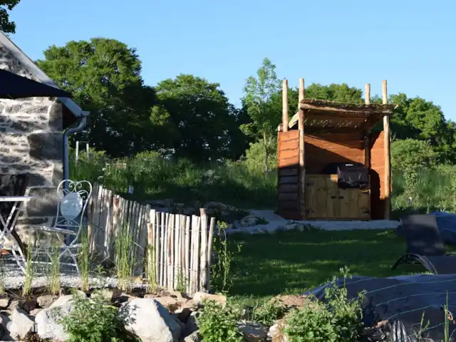 Maison QQ | France, Puy-de-Dôme, Gouttières - maison de vacances Jardin / cuisine extérieure