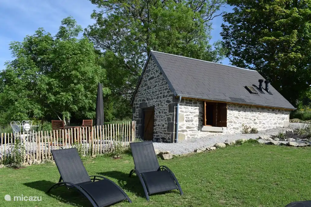 Gazon met heerlijke ligstoelen