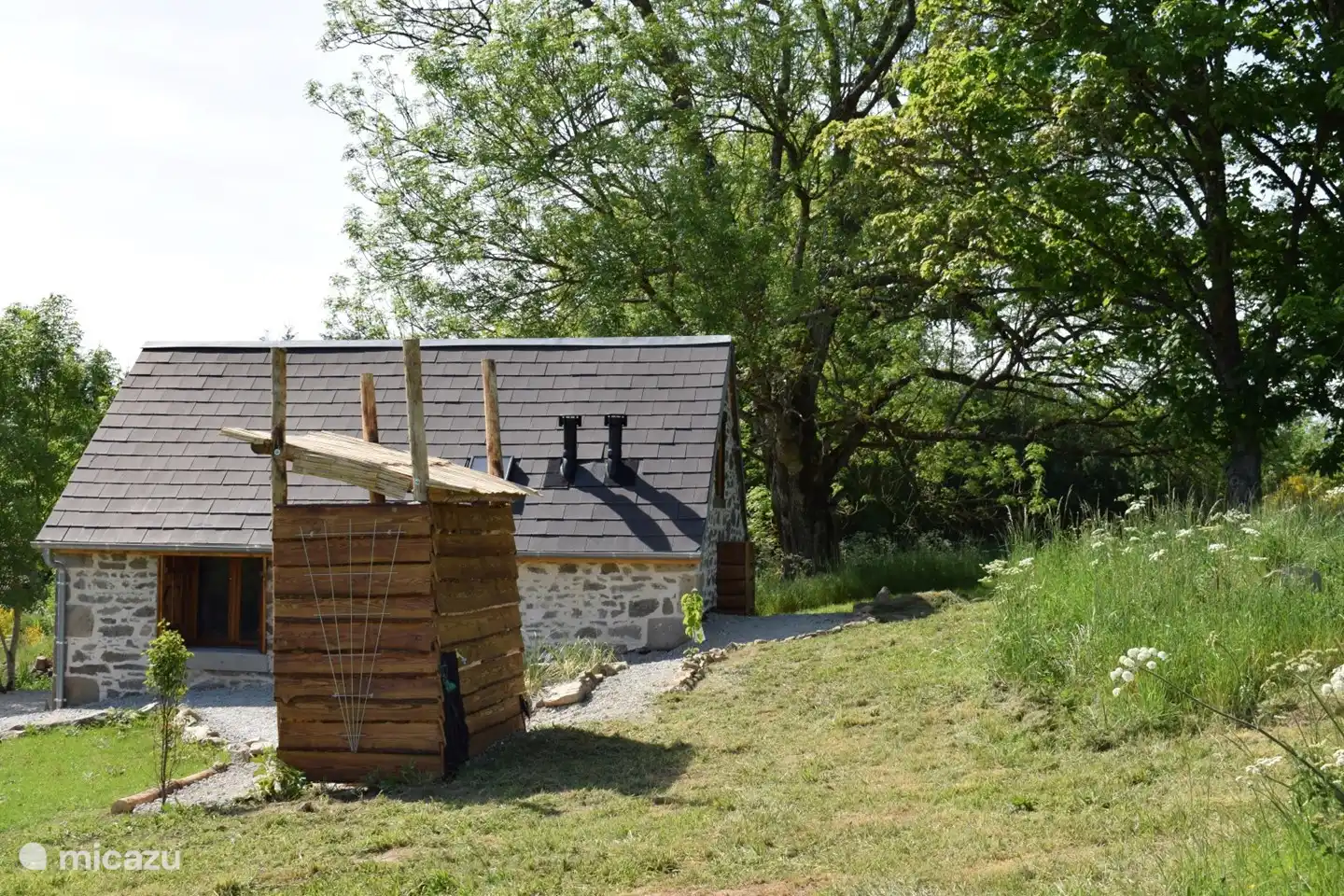 Buitenkeuken met huisje