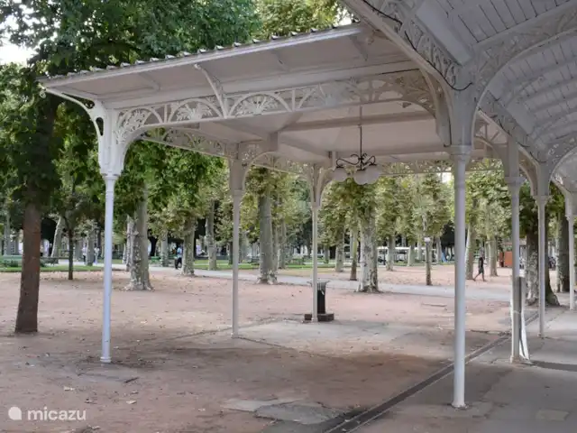 Maison QQ | France, Puy-de-Dôme, Gouttières - maison de vacances Vichy