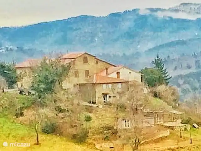 Studio Casetta dell'Angelo | Italie, Toscane, Castiglion Fiorentino - studio vue sur Gambaroncia, avec le studio en façade