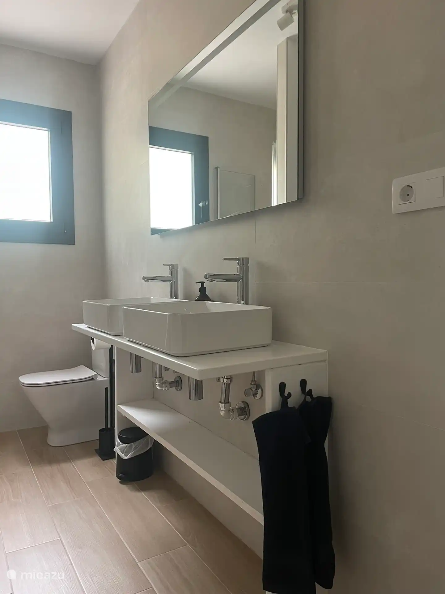 Large bathroom Mas Que una Casa 2