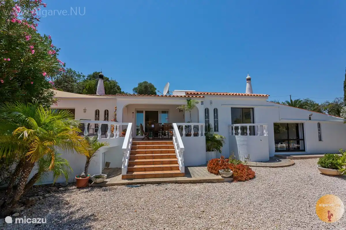Algarve vakantiehuis privé zwembad in Carvoeiro, Algarve huren? Micazu