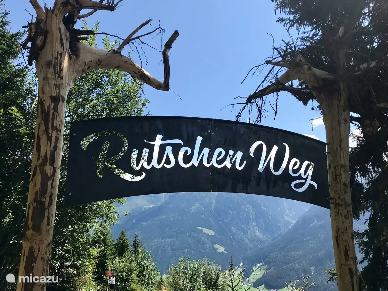 Wenn Sie die angrenzende Gondel nehmen, können Sie wieder nach unten rutschen. Rutschen für Kinder und Erwachsene!